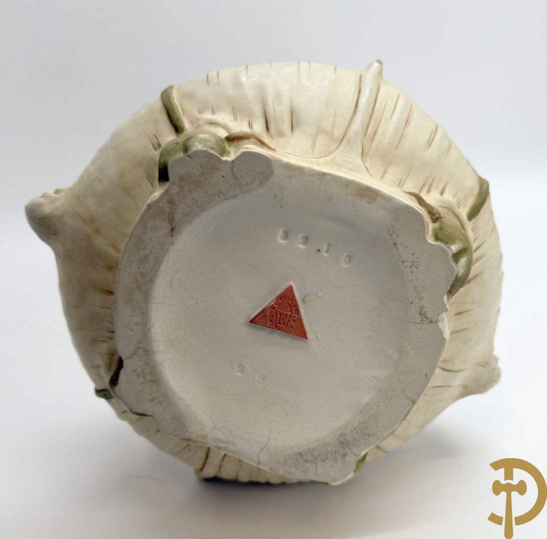 Paar Royal Dux vazen met bloemen bezet