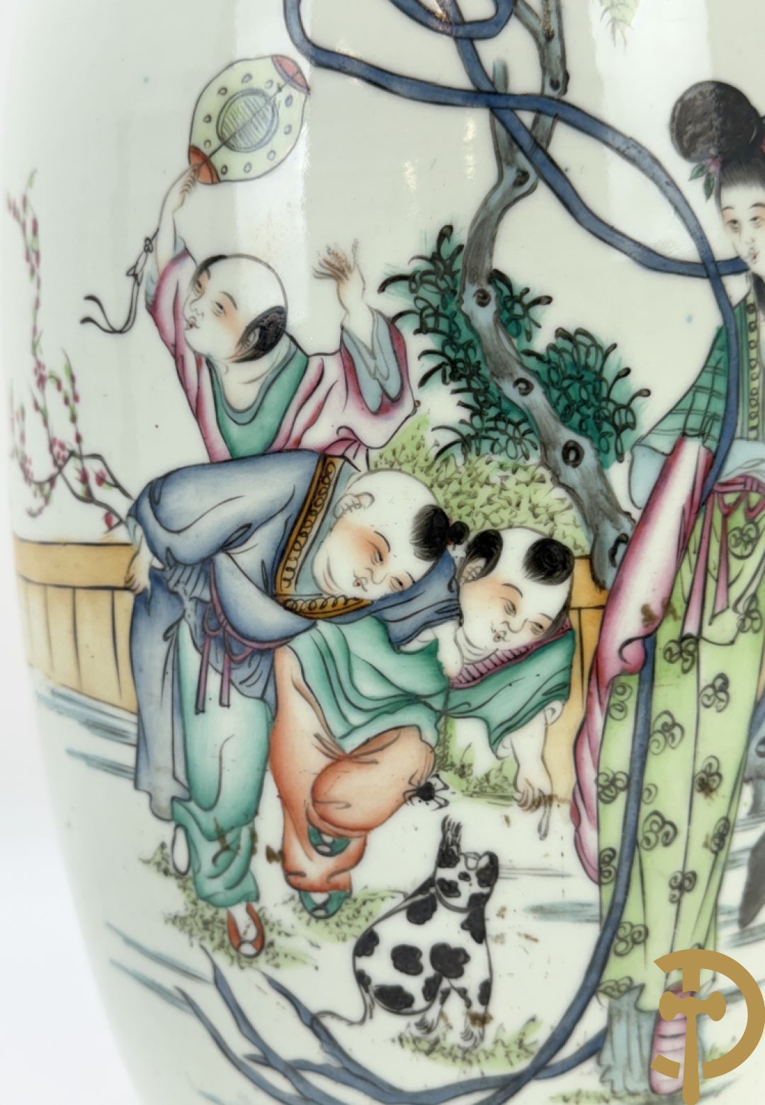 Chinese porseleinen vaas met decor van kinderen en geisha