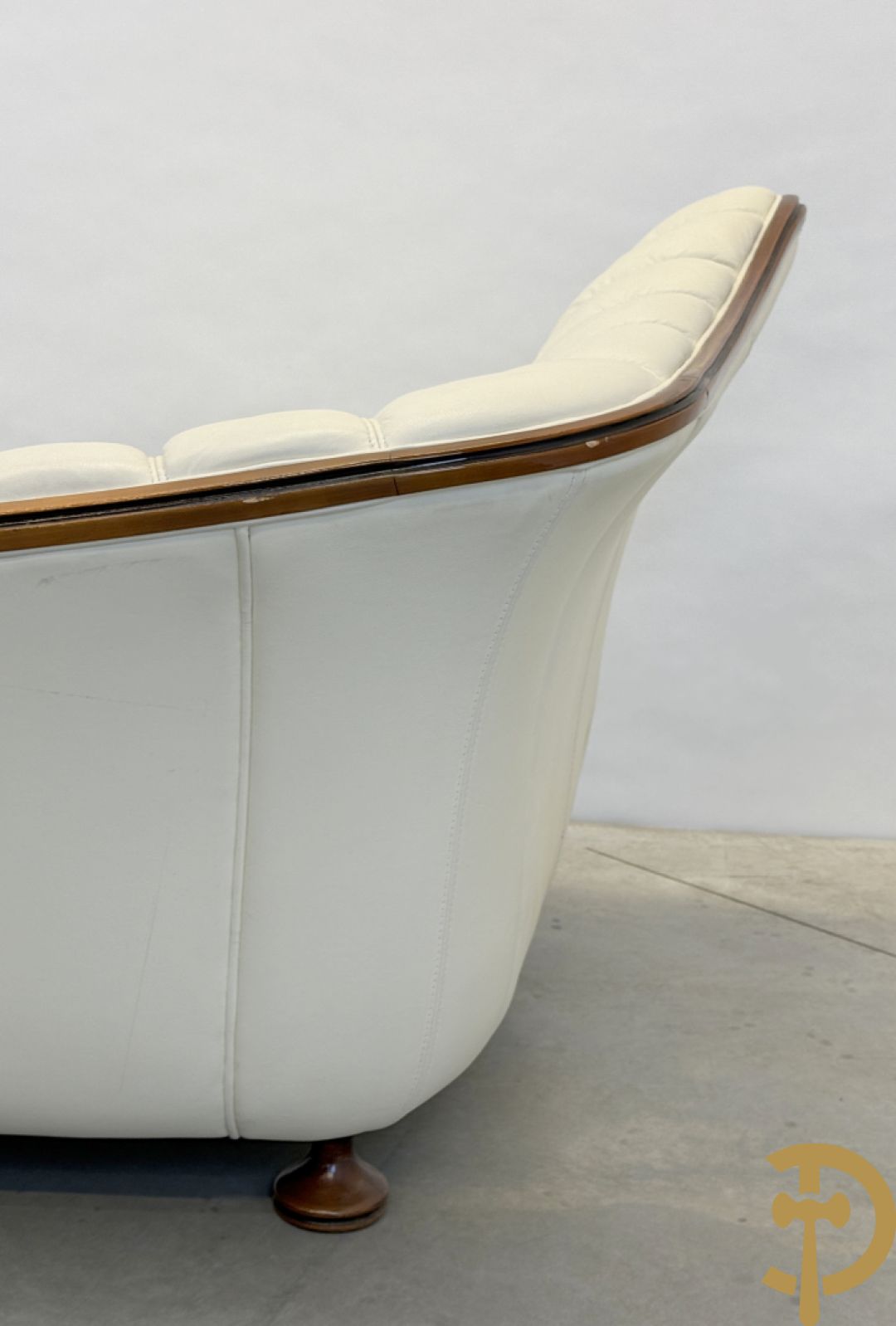 Wit lederen design zetel, Nieri getekend