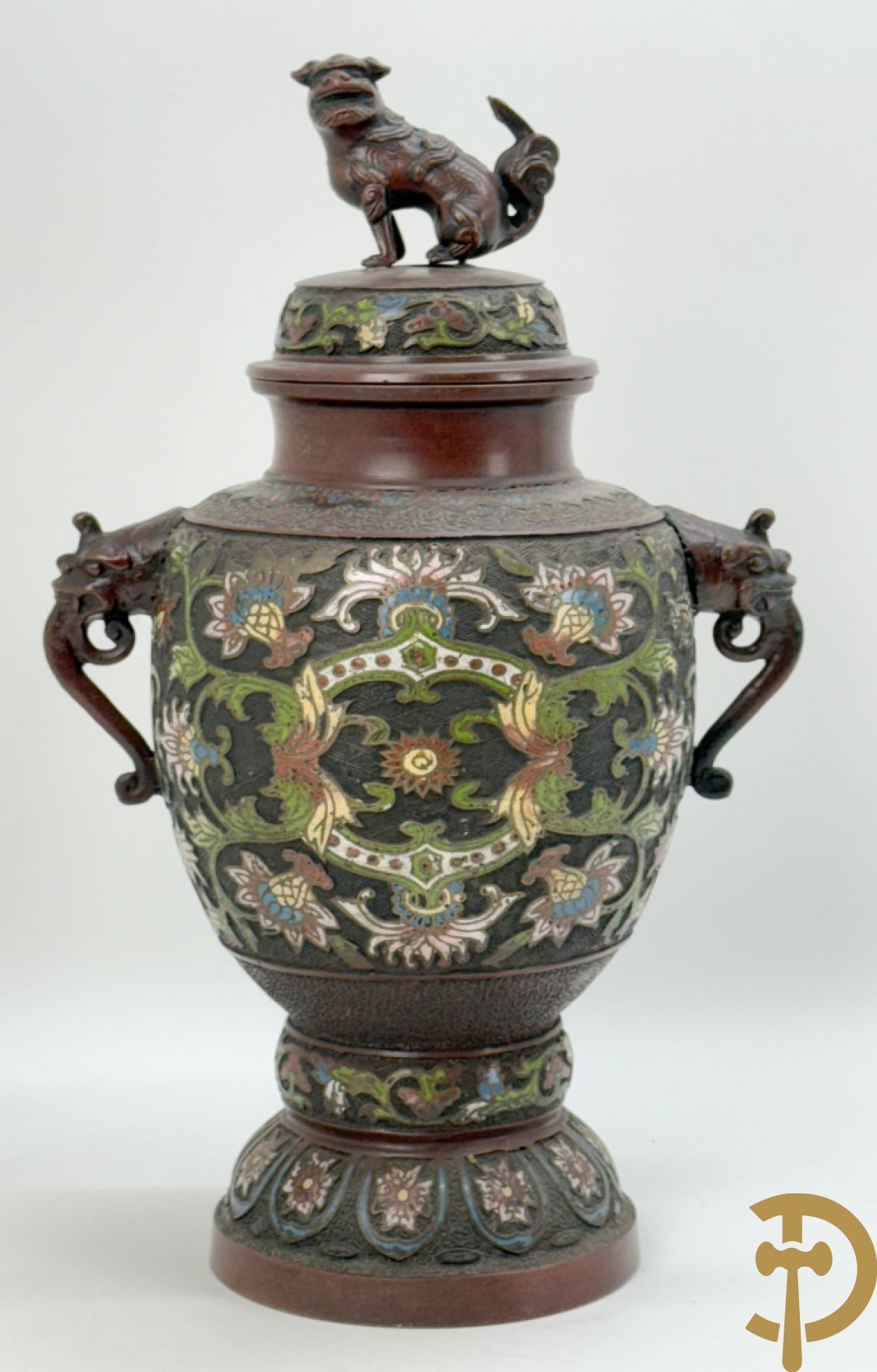 Japanse cloisoné vaas met fo-hond en bloemenmotieven