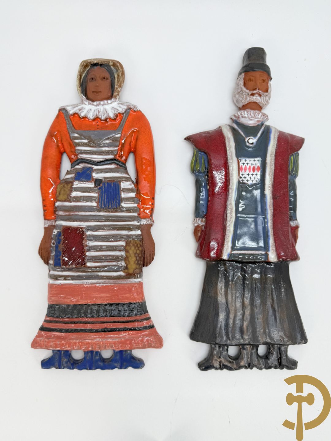 Elf keramieken basreliefs van reuzen