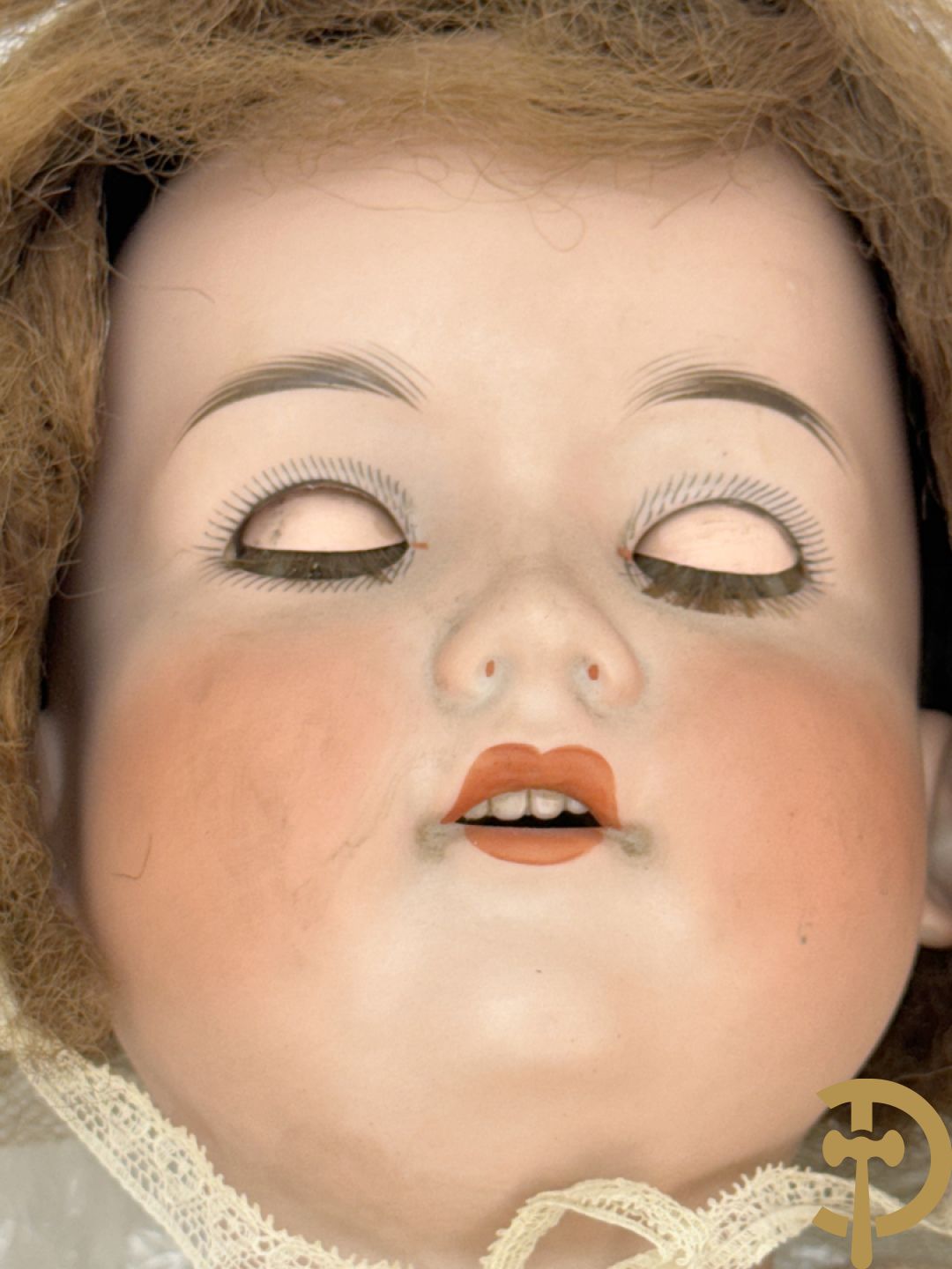 Antiek pop met porseleinen hoofd, papier maché ledematen en  beweegbare ogen,  gemerkt Armand Marseille Germany 390 A12M