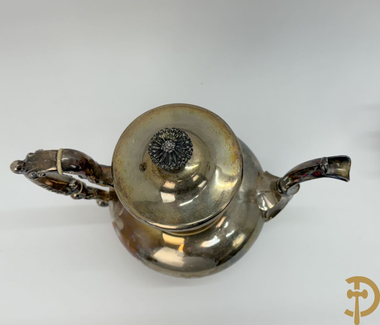 Zilveren koffiekan + bijhorende melk- en suikerpot, Louis XV stijl