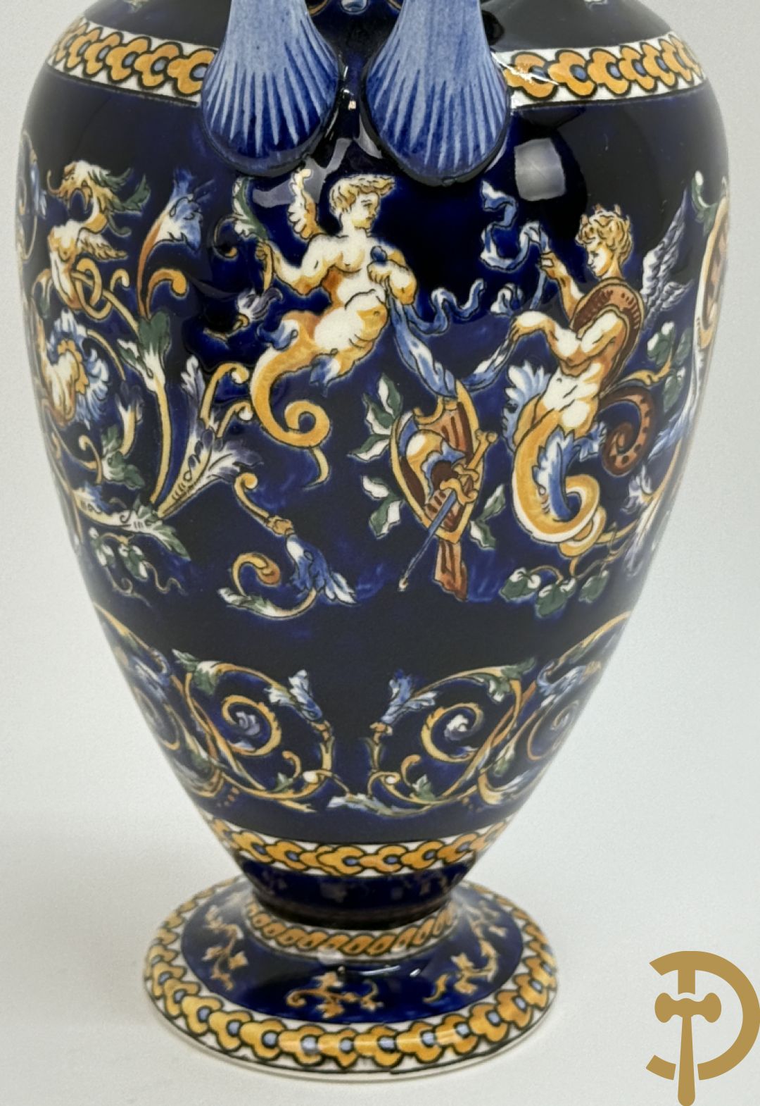 Gien schaal, 2 borden, coupe en 2 vazen met cupidodecor, decor 54