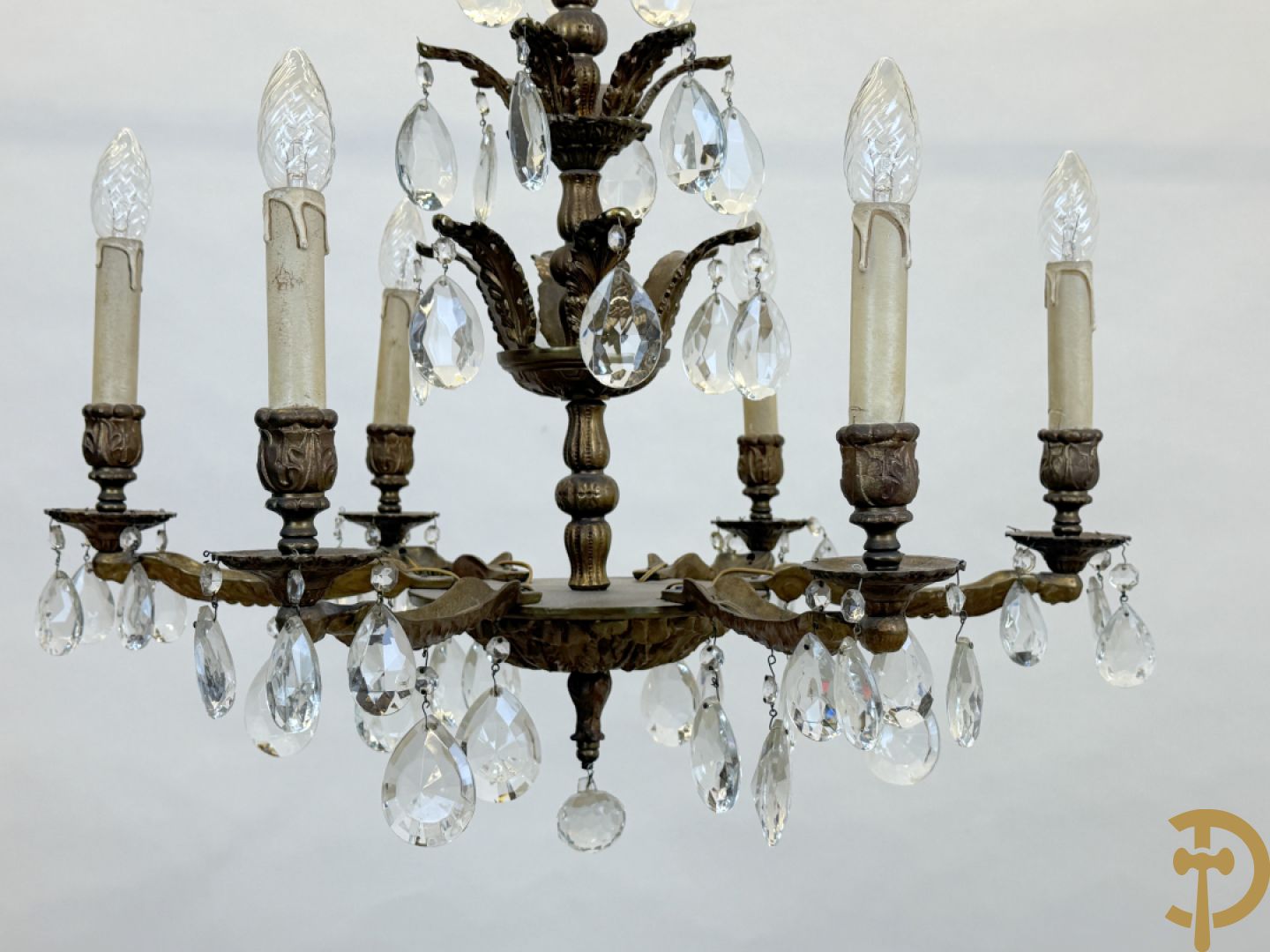 Zesarmige luchter met accanthusranken