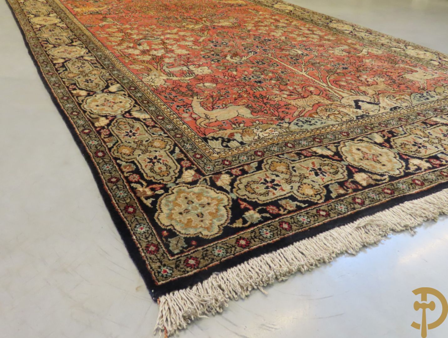 Oosters handgeknoopt tapijt zijde op katoen met dierenmotieven en levensboom