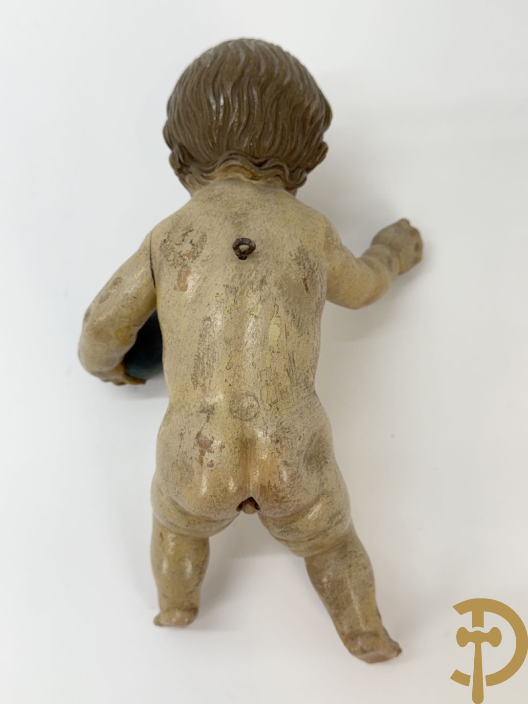 Gepolychromeerde houtsculptuur van kind Jezus met bol, 19e