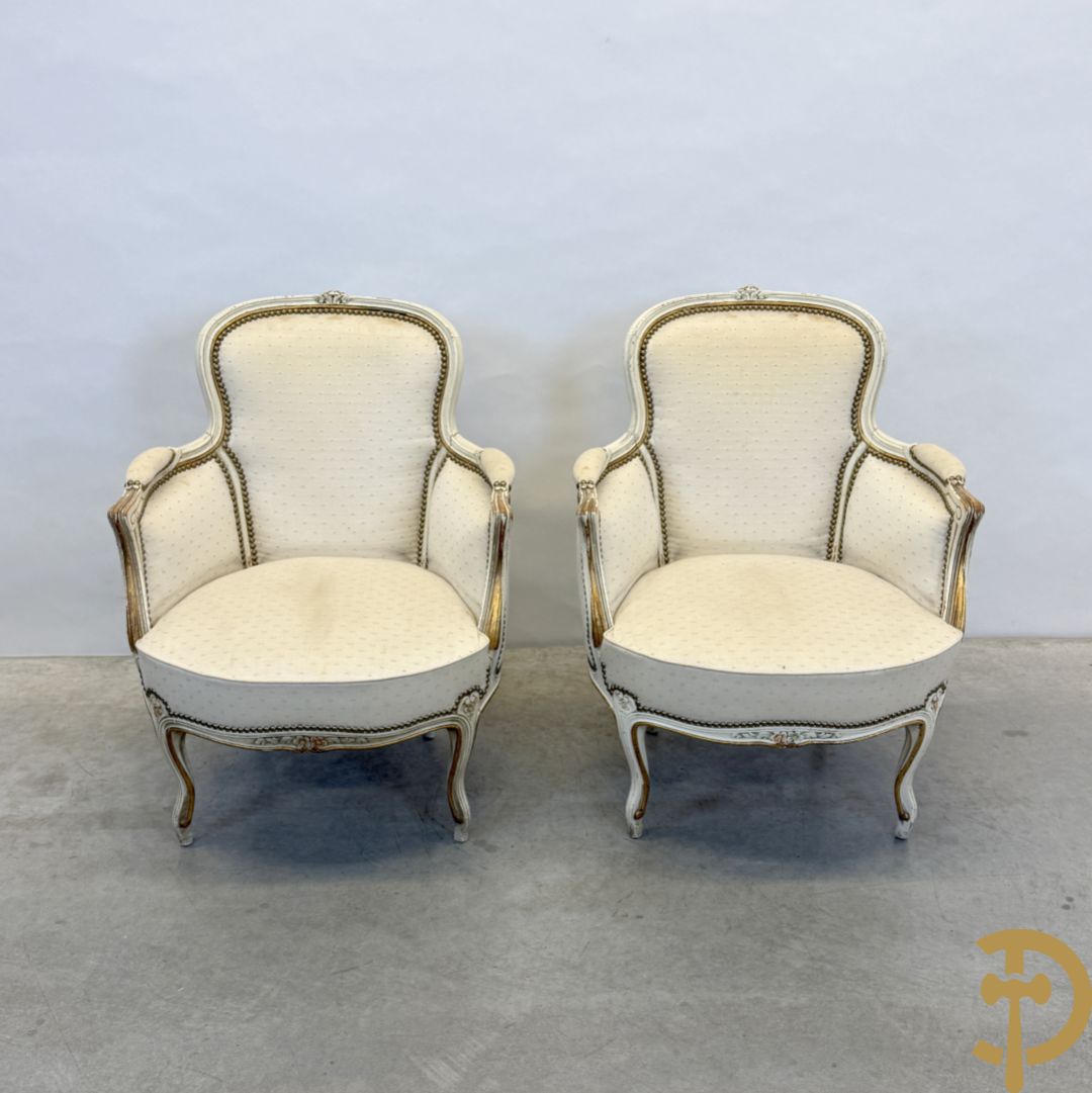 Paar wit gemonochromeerde Louis XV bergères