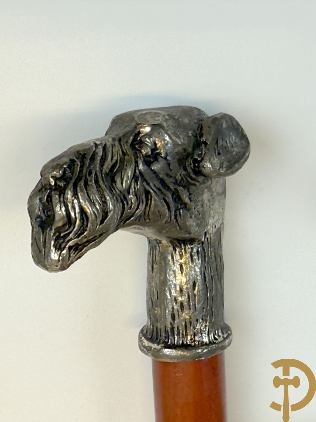 Verzameling wandelstokken met o.a. dierenhoofden en zilveren ornamenten