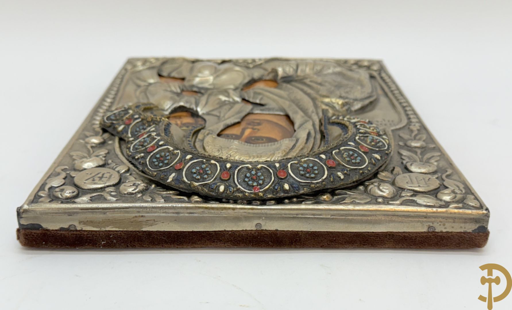 Ikoon met voorstelling van Madonna met kind met verzilverde rizza