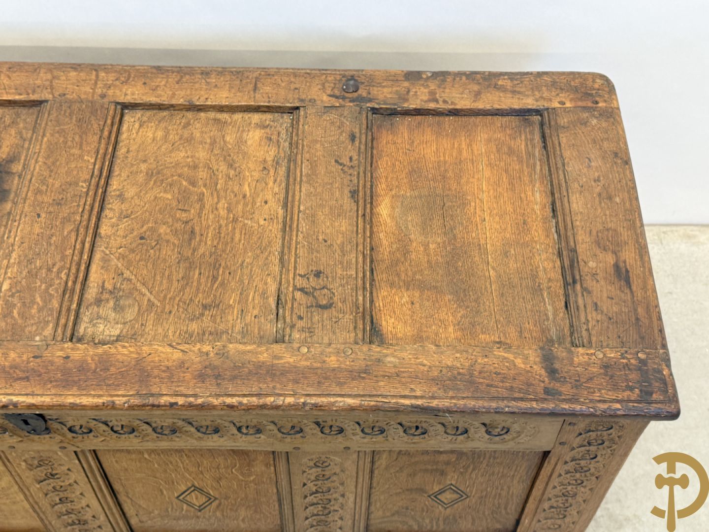 Massief eiken Engelse gesculpteerde panelenkoffer