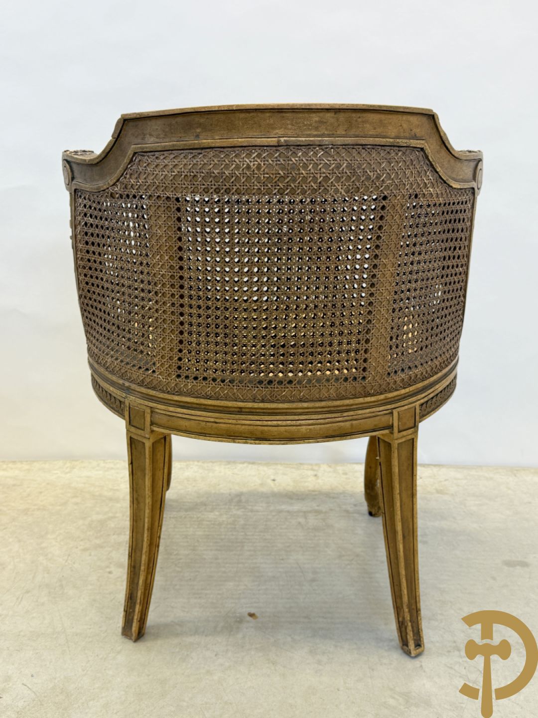 Paar bijzetzetels Louis XVI stijl met bloemenmotieven op voluutvormige poten, dubbel gecanneerd