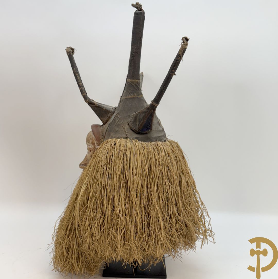 Twee Afrikaanse maskers : Bambara, rabbit masker + Yaka Nigeria masker