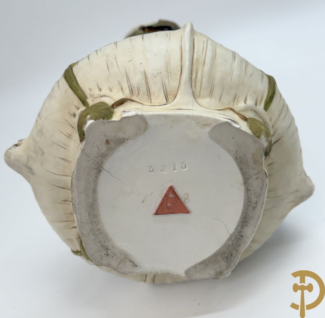 Paar Royal Dux vazen met bloemen bezet