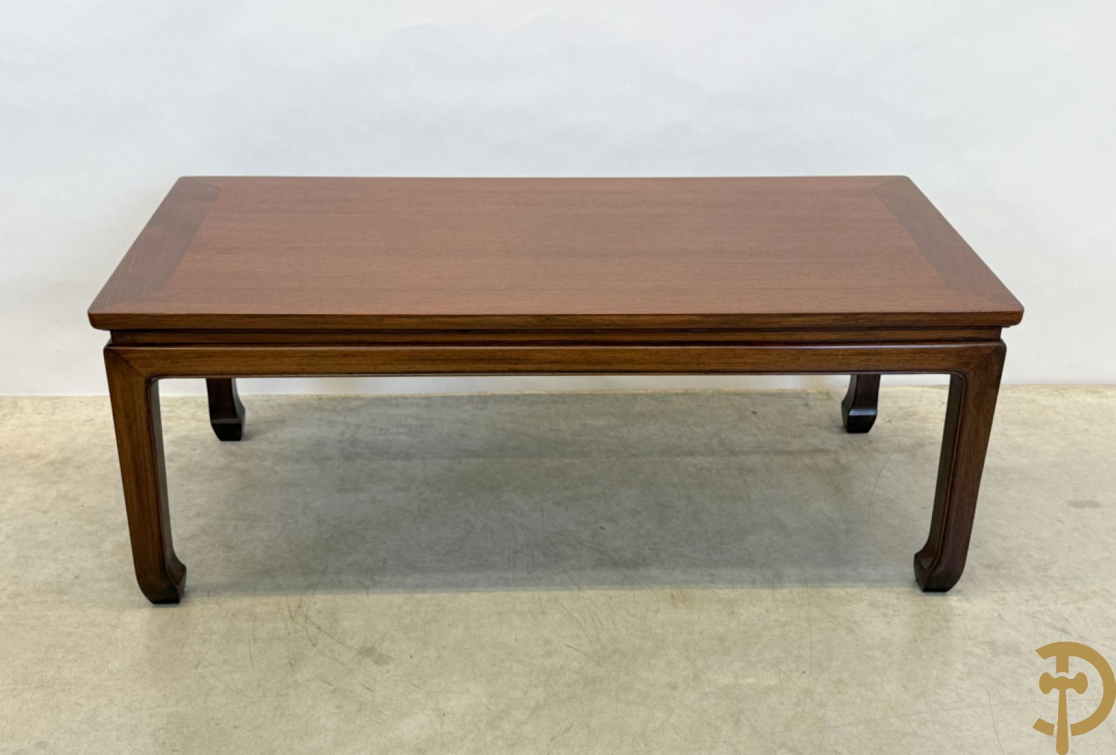 Twee hardhouten Chinese bijzettafels + salontafel