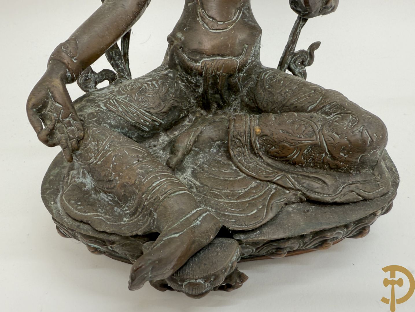 Bronzen dansende shiva + zittende bronzen boedhistische figuur + zittende boedhistische man met mand in zamak + bronzen boedhistisch boedhahoofd + bronzen shiva met 4 armen