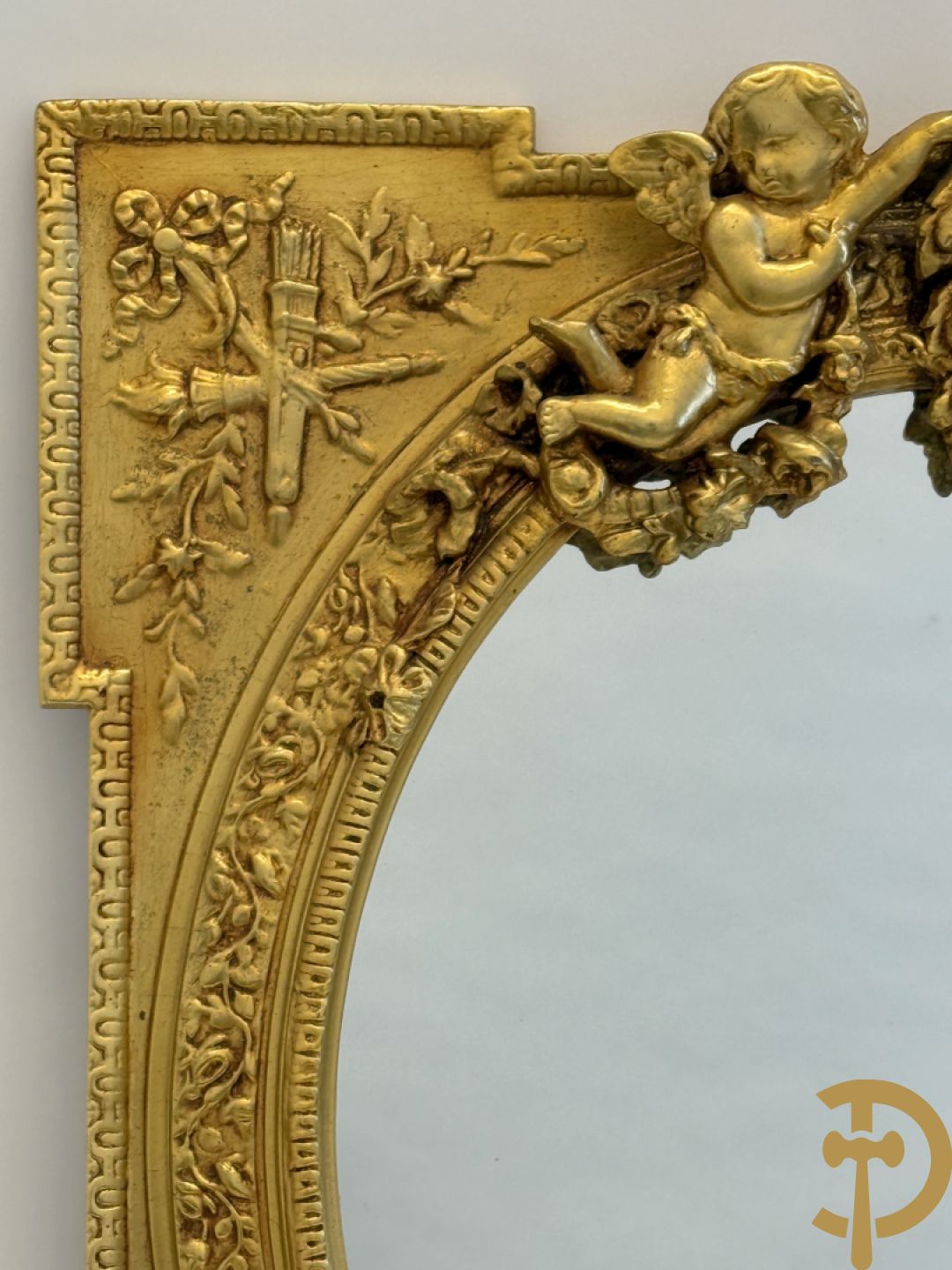 Ovale spiegel met cupido