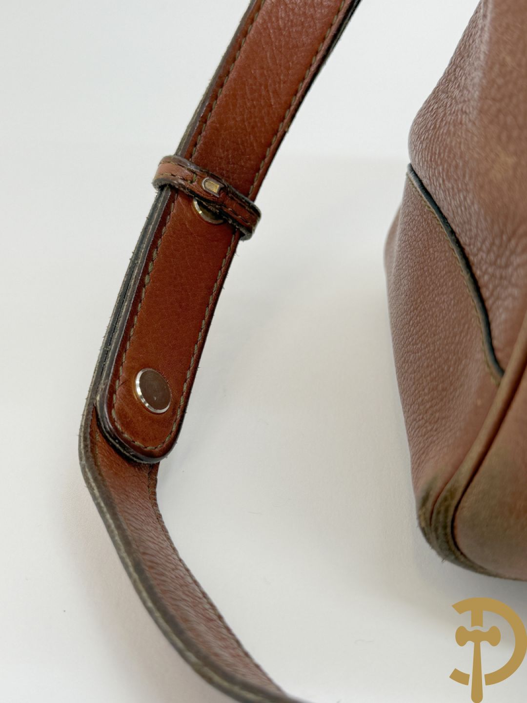 Bruin lederen handtas Delvaux + cognac lederen schoudertas Equivoque Delvaux