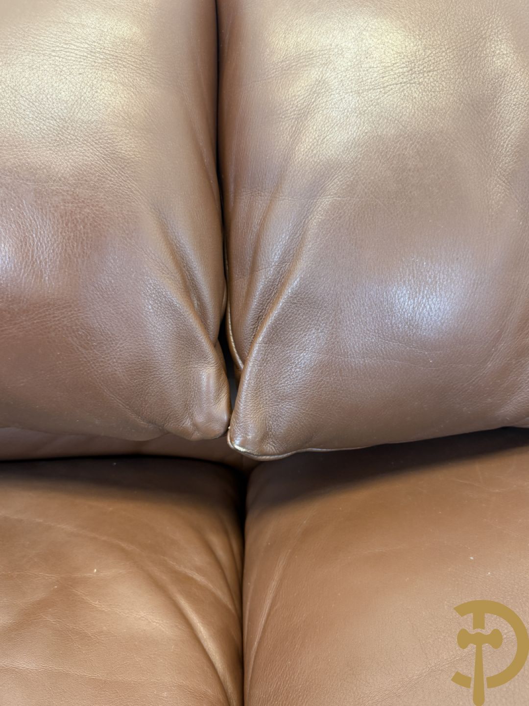 Paar bruin lederen canapé