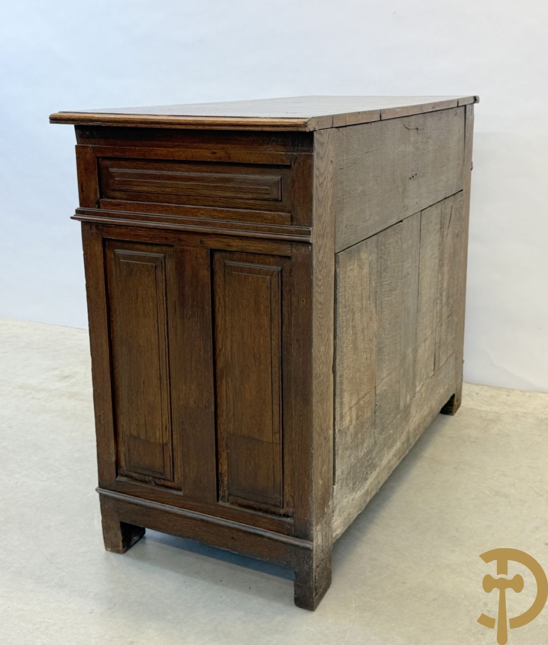 Massief eiken tweedeursdresse met 2 lades en panelen in de deuren, Louis XIII, 18e