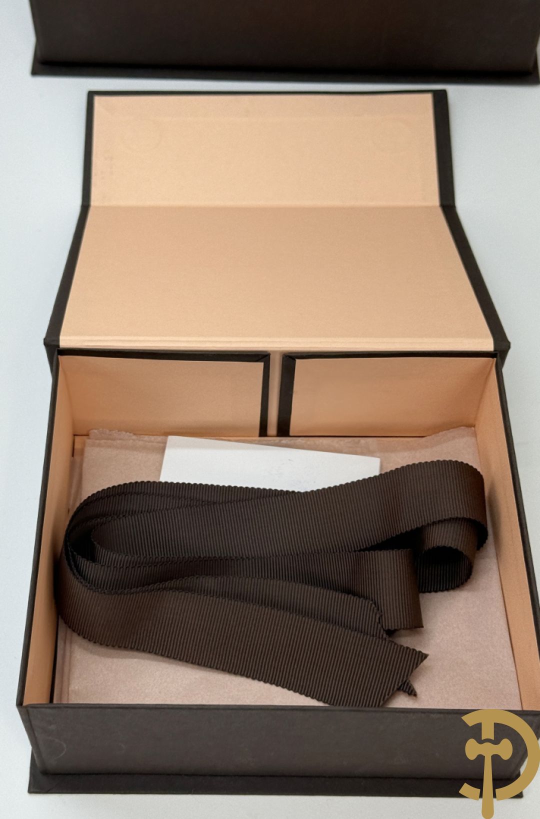 Twee vintage Delvaux handtassen (zwart en bruin) + geldbeugel + lege doosjes