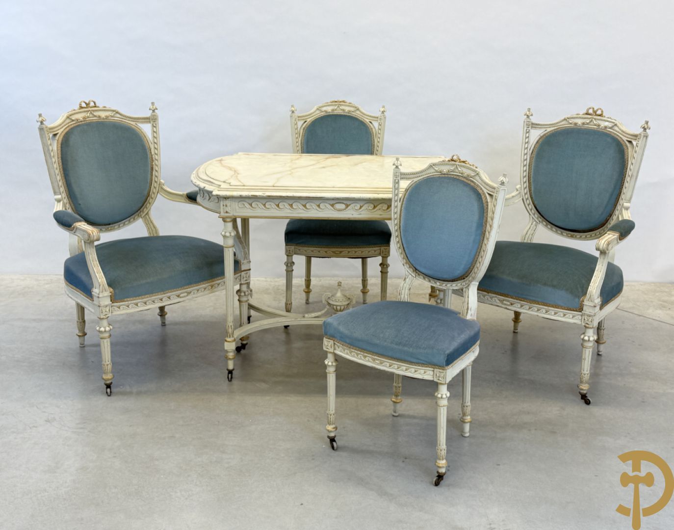 Salonensemble Louis XVI stijl bestaande uit 2 armzetels, 2 stoelen en salontafel