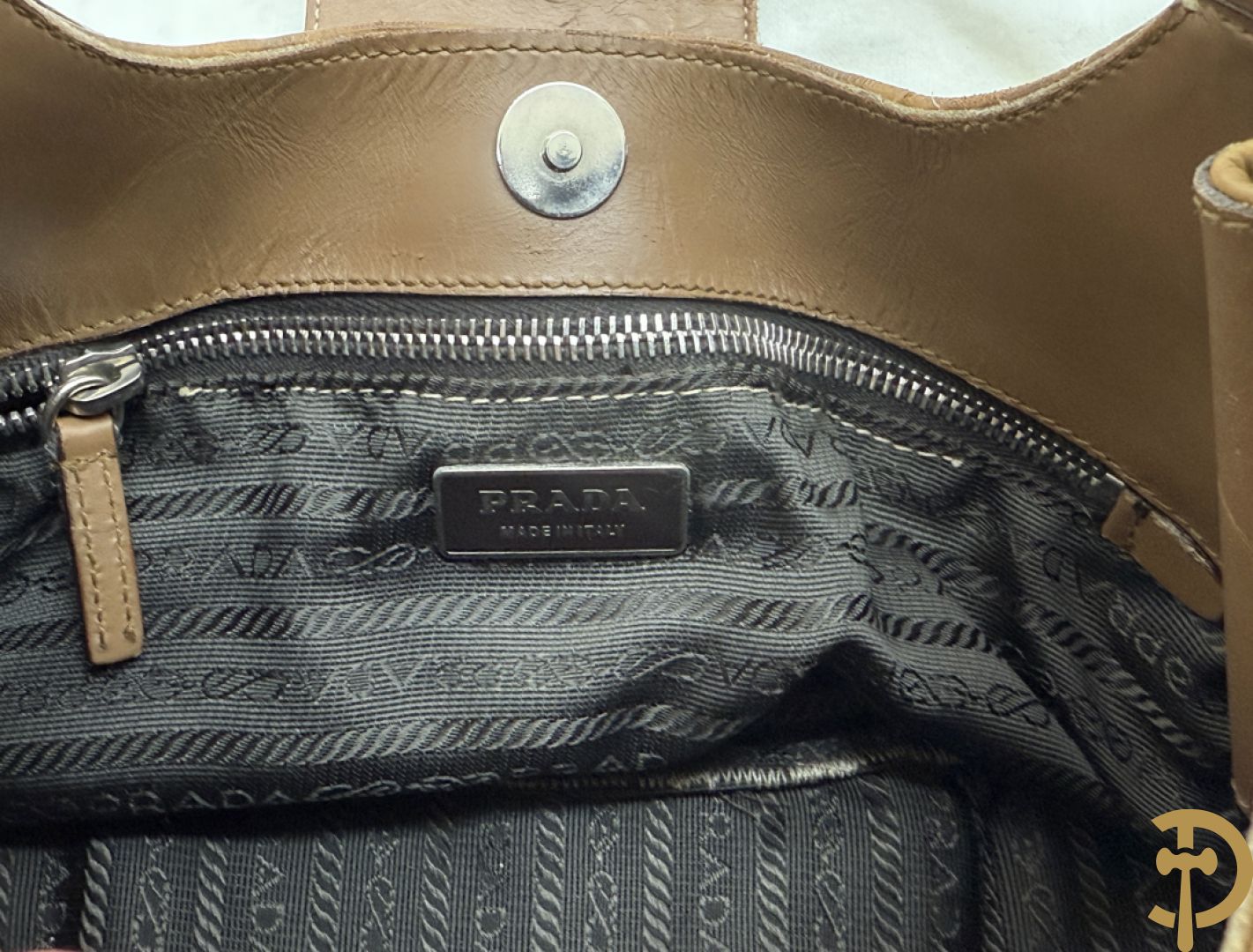 Vintage handtas Prada met bijhorende stofzak