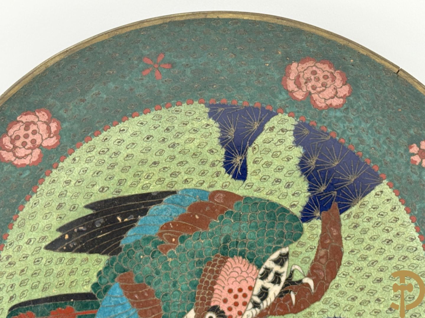 Twee cloisoné borden met vogel- en bloemendercor