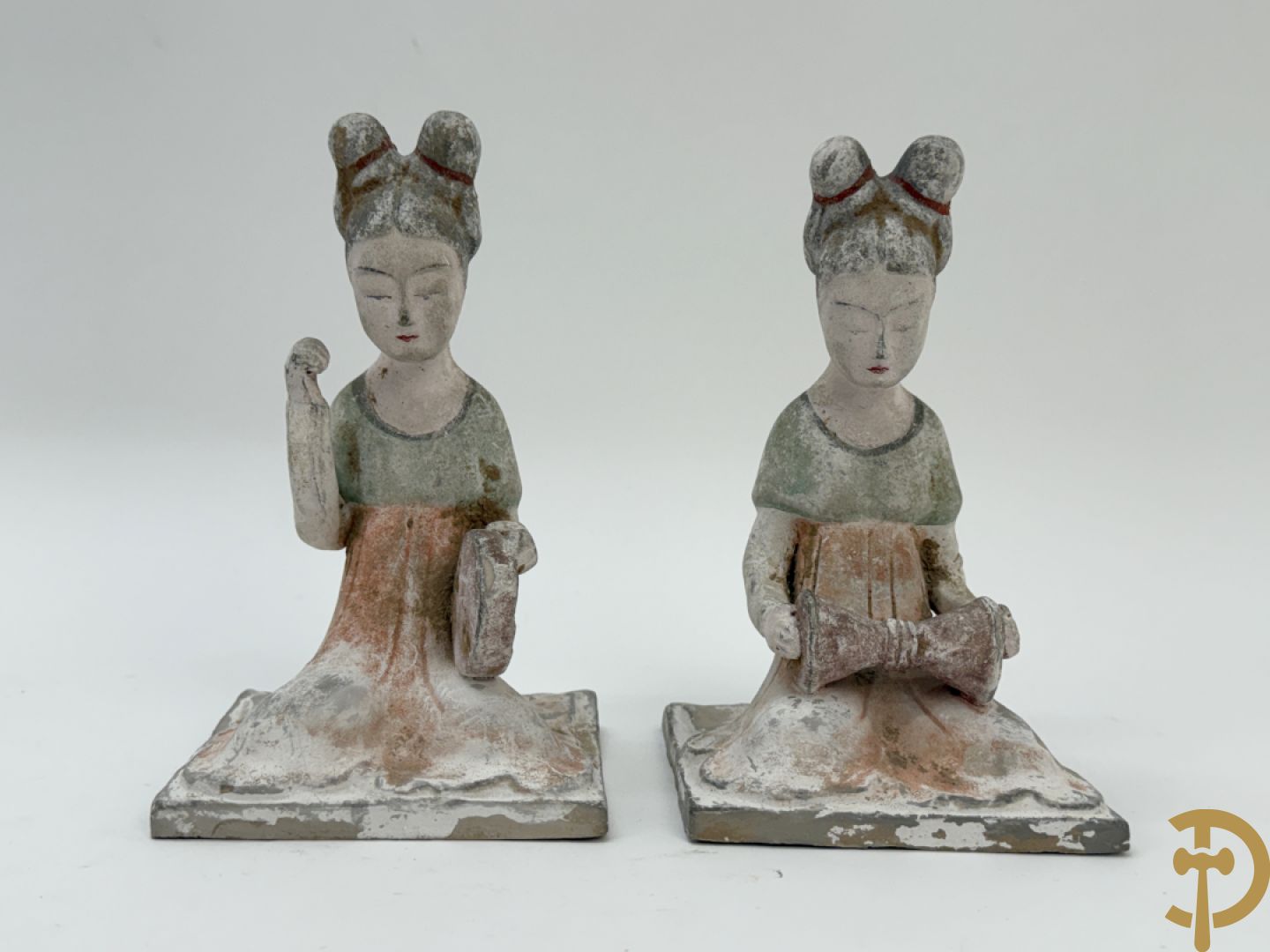 Vier beeldjes met Chinoiseriedecor