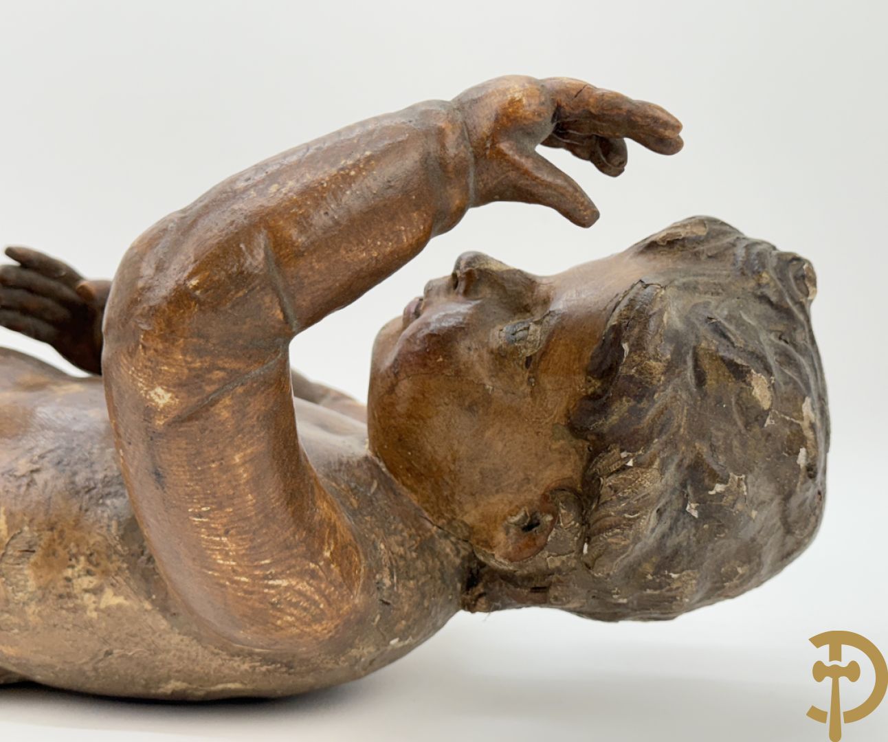 Paar houtgesculpteerde en gepolychromeerde cupido