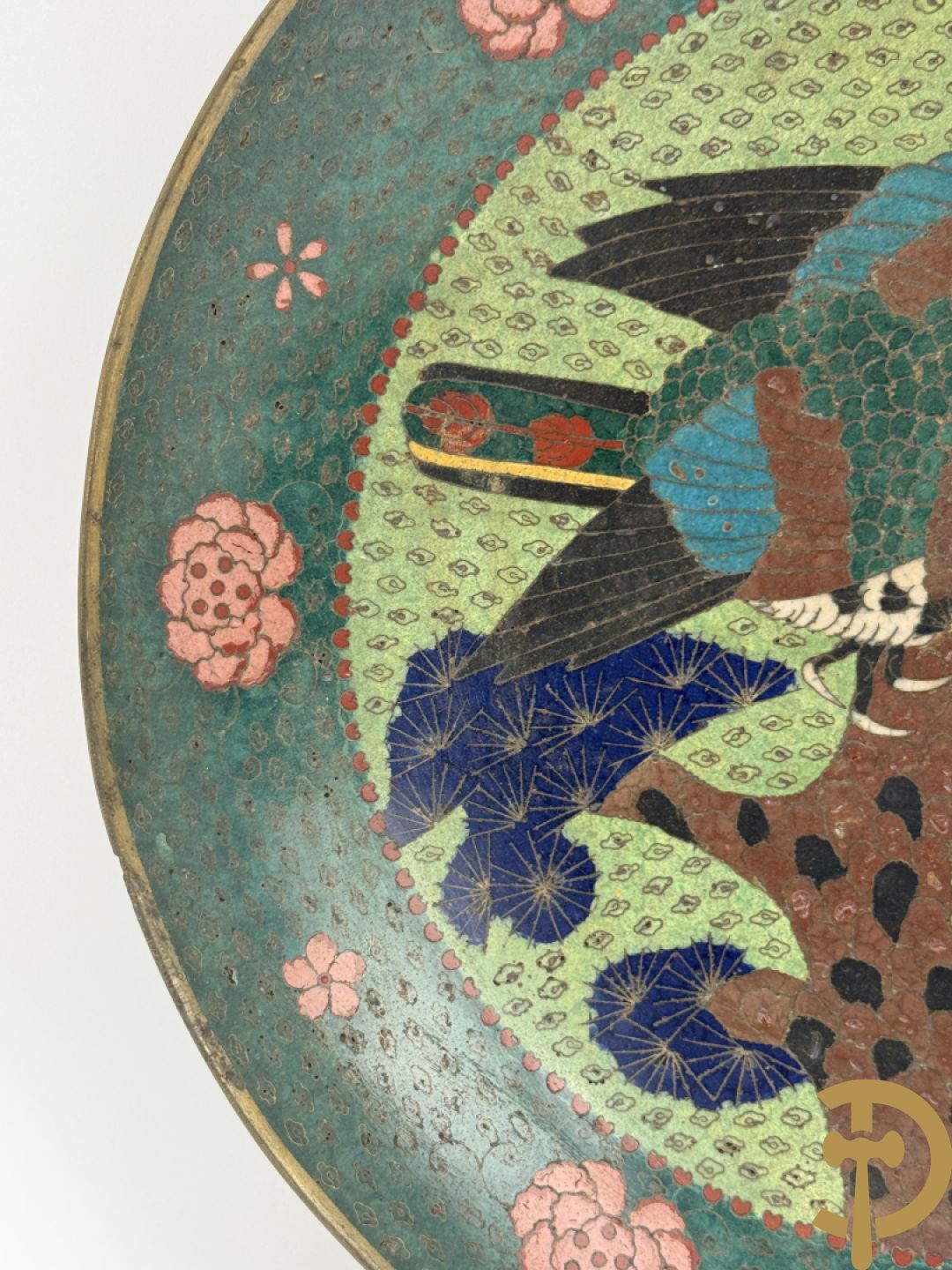 Twee cloisoné borden met vogel- en bloemendercor
