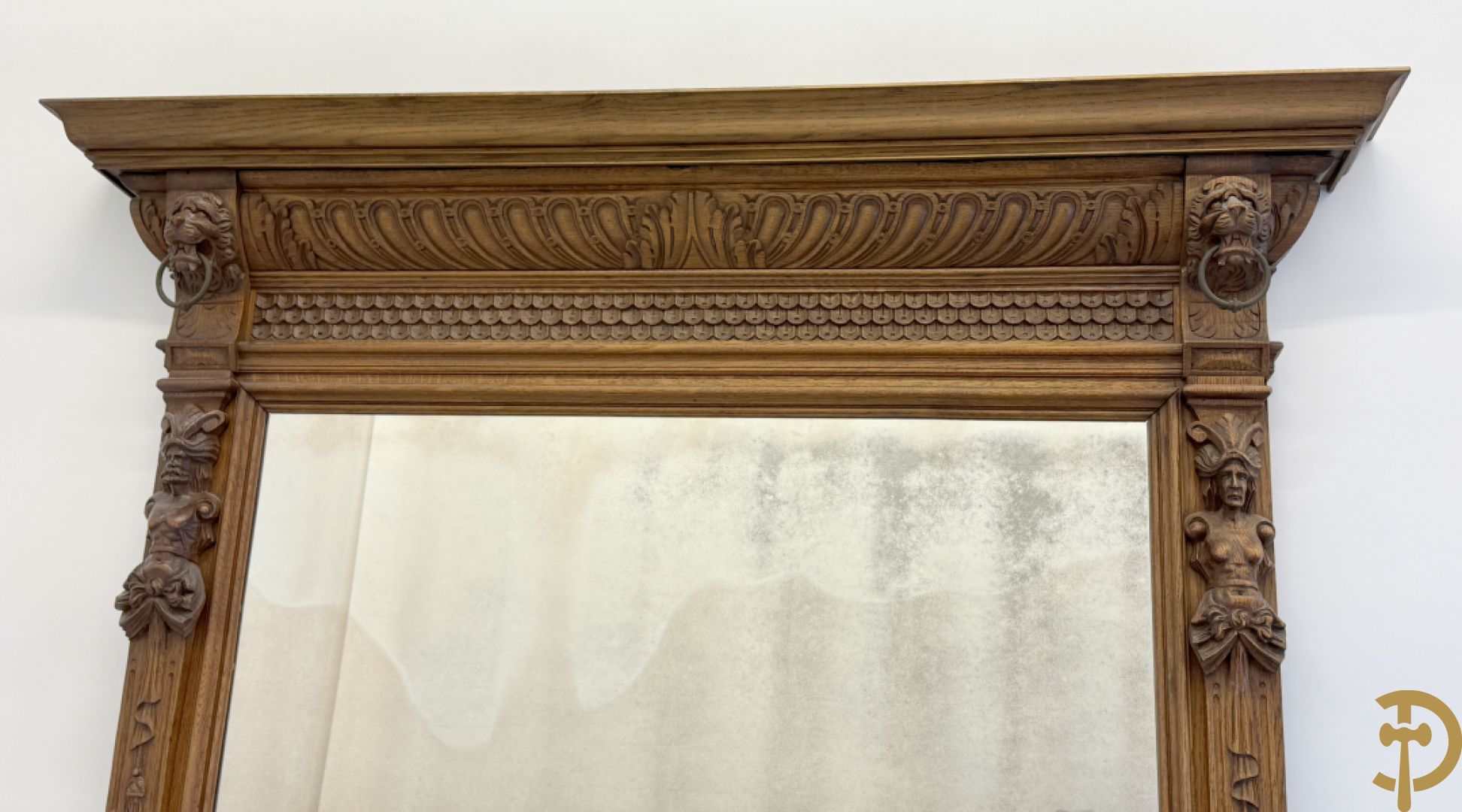 Massief eiken spiegel met knorrenlijst, hermen en Neo Renaissance sculptuur
