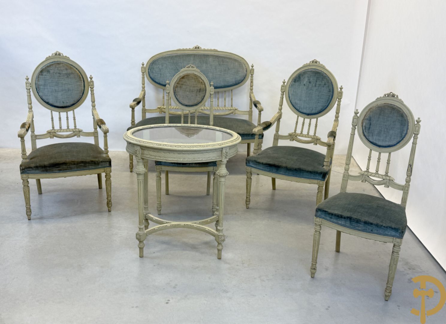 Louis XVI salonensemble bestaande uit canapé, 2 armzetels, 2 stoelen en salontafel