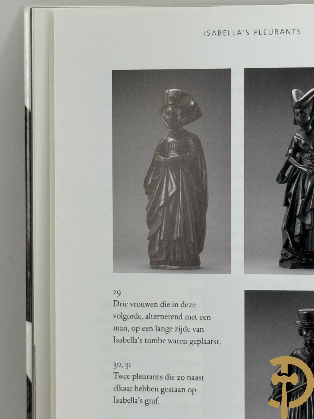 Houtgesculpteerd beeld van dame Pleurans