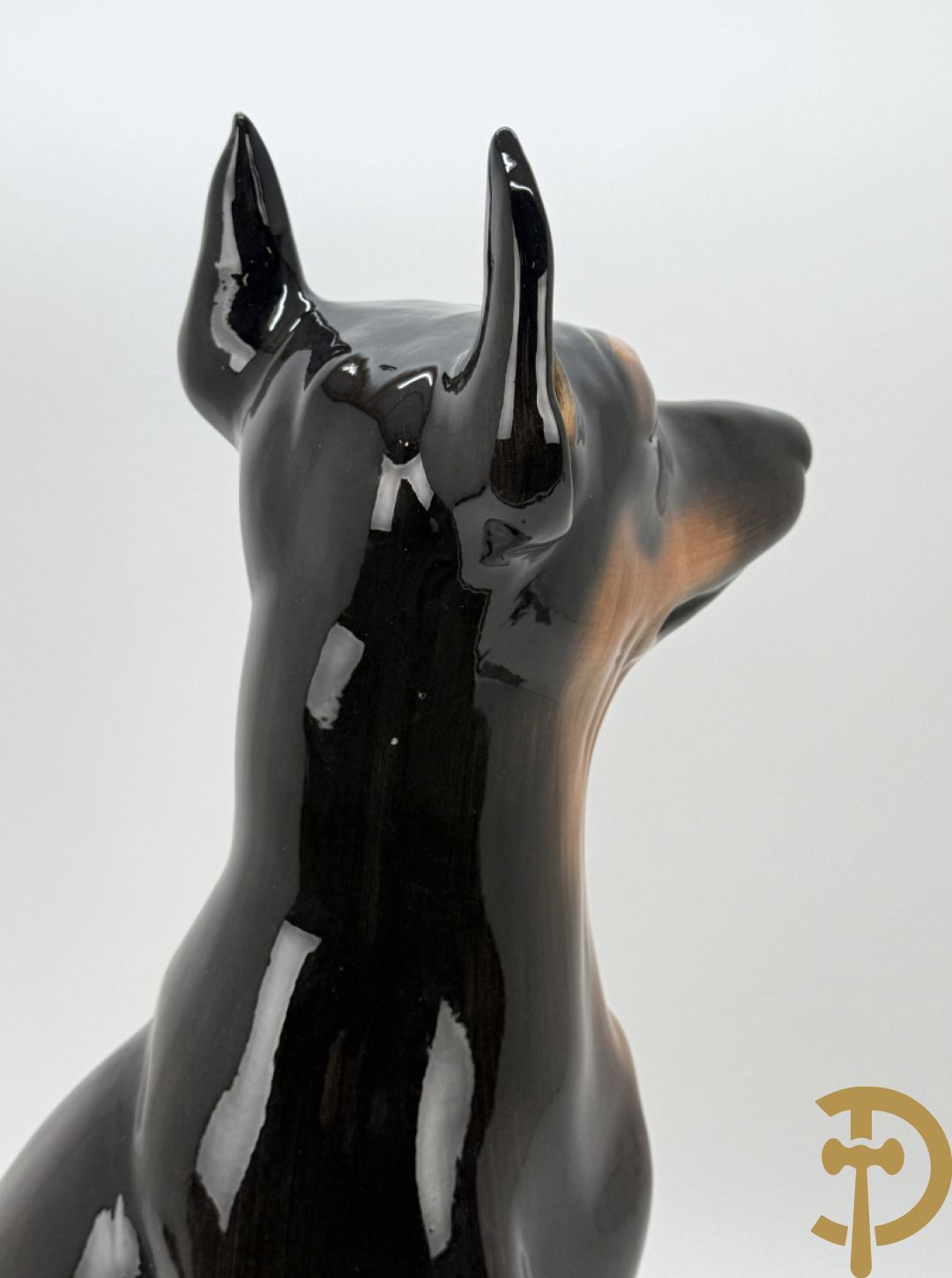 Dobberman in meerkleurige Italiaanse faience