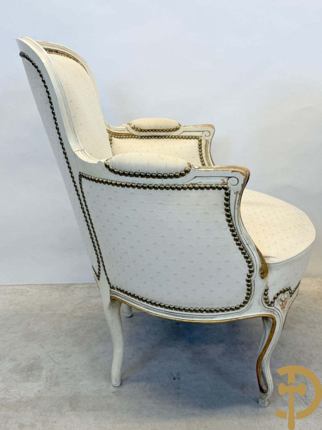 Paar wit gemonochromeerde Louis XV bergères