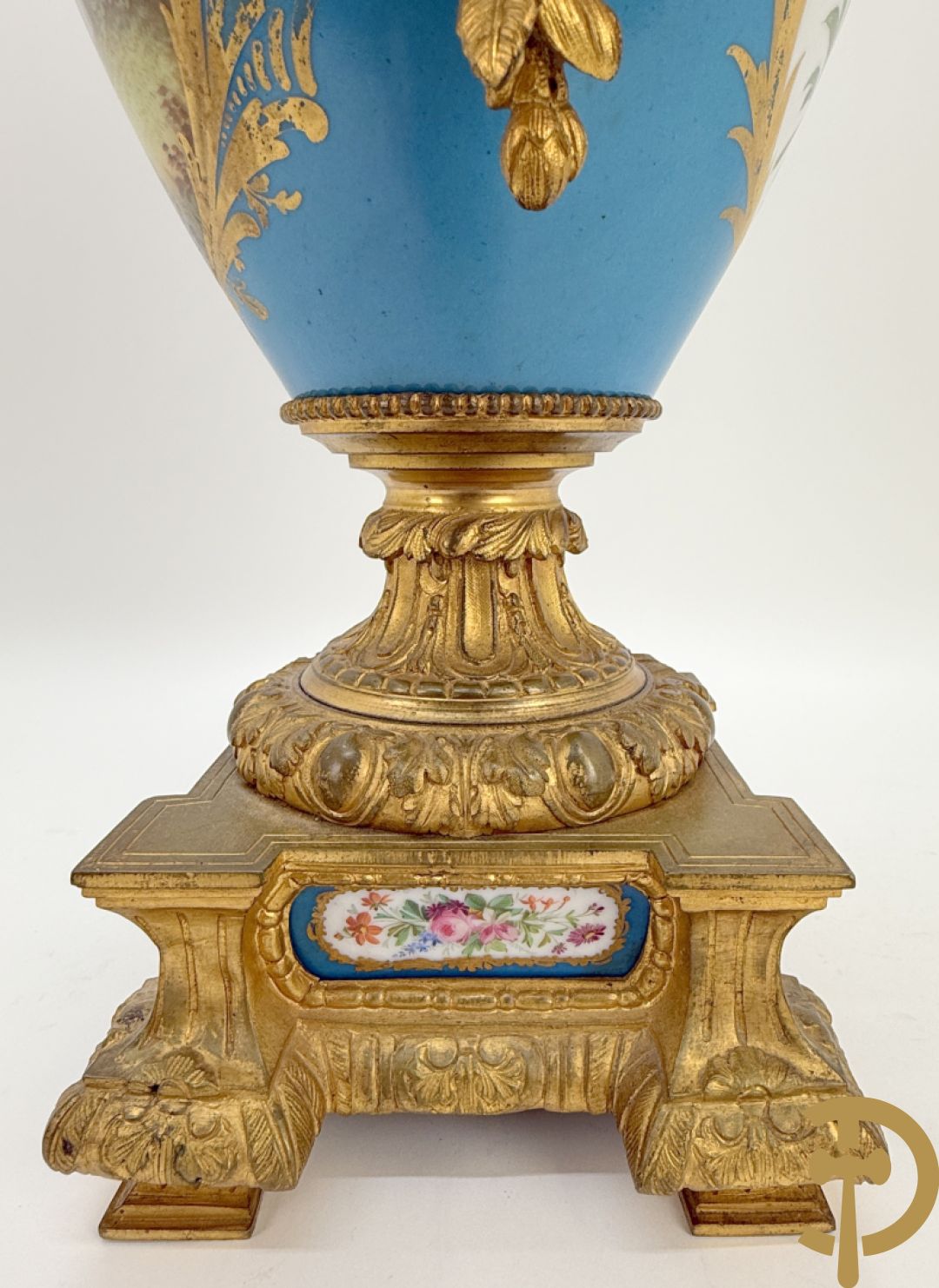 Driedelige bronzen Franse garnituur bezet met cupido