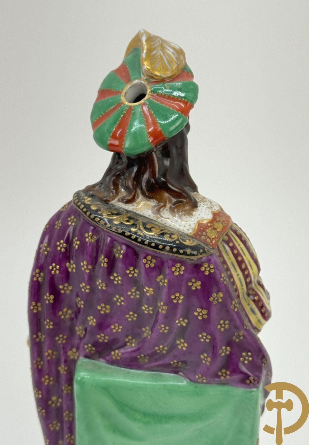 Paar 19e porseleinen Vieux Paris beeldjes van edelheer en edelvrouw