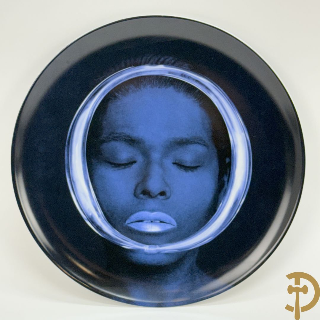 KIMIKO Yoshida getekend 