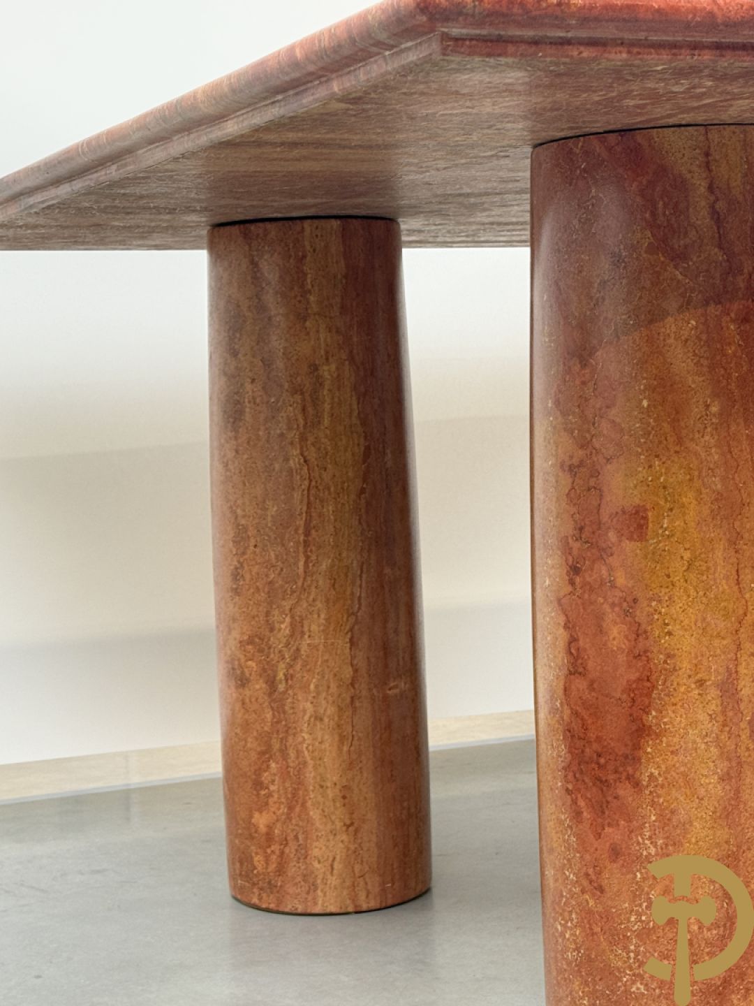 Geaderde marmeren Cassina tafel op 4 cilindervormige poten Mario Bellini