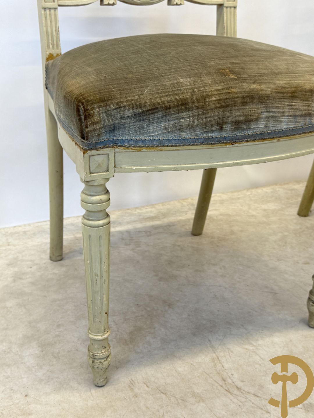 Louis XVI salonensemble bestaande uit canapé, 2 armzetels, 2 stoelen en salontafel