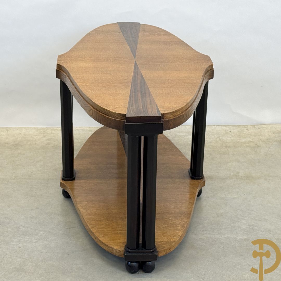 Eikenhouten salontafel met inleg van palissander, op afgeschuinde zuiltjes, model Eikelaar Decoene