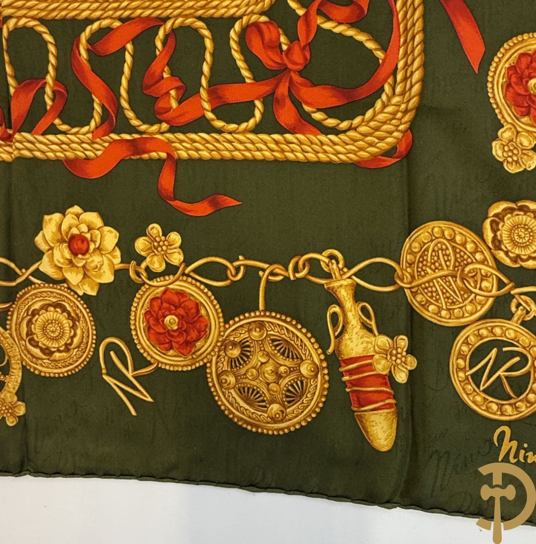 Vier foulards Nina Ricci (nooit gedragen komt uit winkel restant)