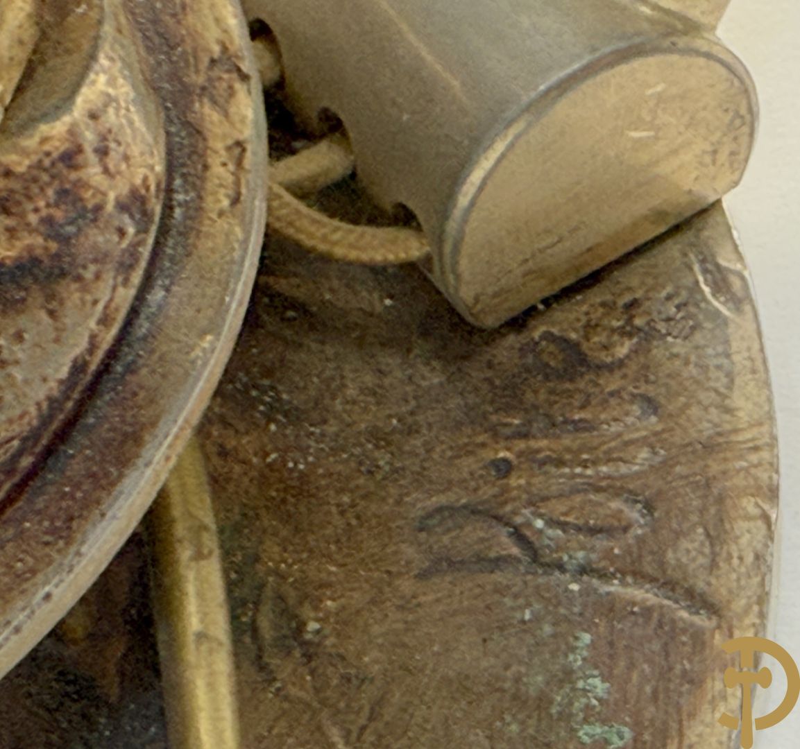 POITE getekend - Vuurverguld bronzen beeld van dame met kinderen houdende een toorts, achteraan 5 lichtpunten