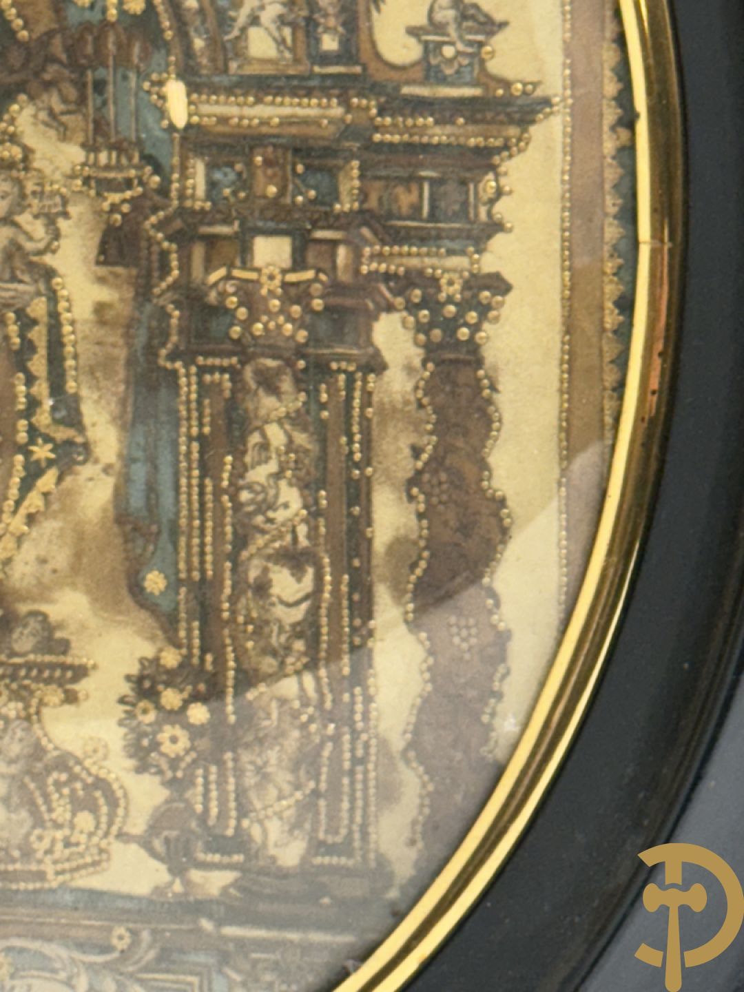 Voorstelling van Madonna met kind, deels verguld, deels geaquarelleerd - in ovale lijst + Voorstelling van Madonna met kind in textielwerk in ovale lijst + Madonna met kind in glazen kastje+ 2 kleine ovale medaillons in pijpaarde