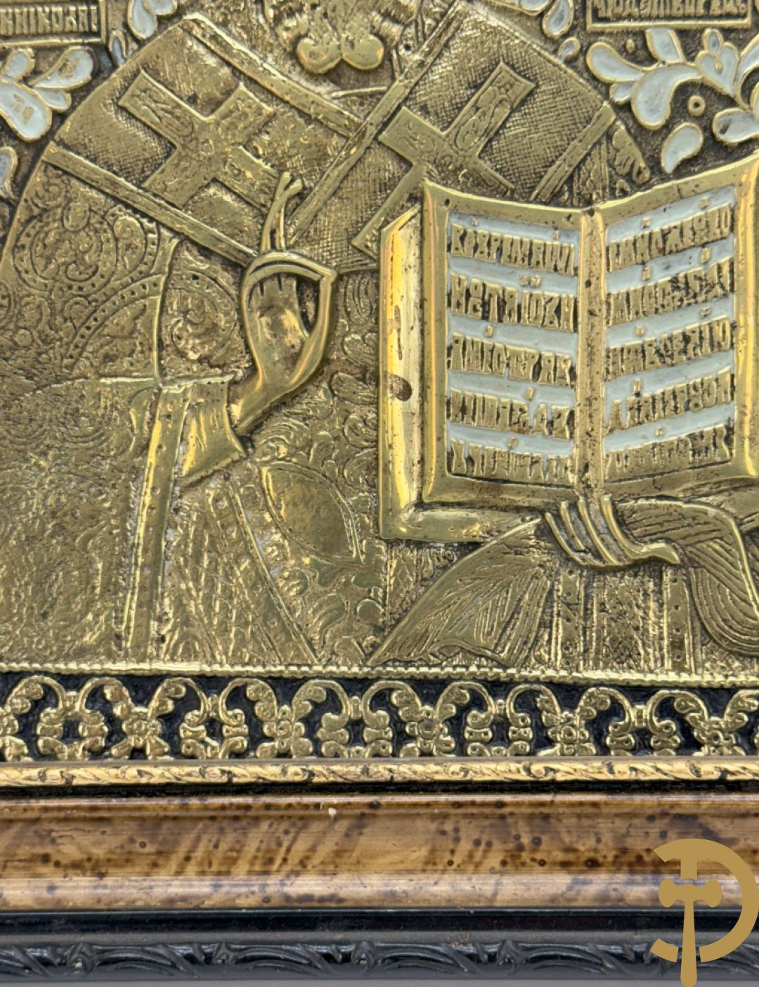 Russische koperen ikoon met voorstelling van Petrus met doek, deels geëmailleerd