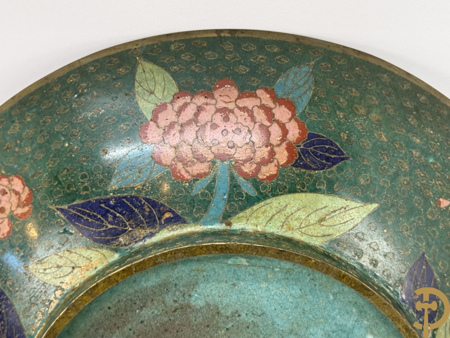 Twee cloisoné borden met vogel- en bloemendercor