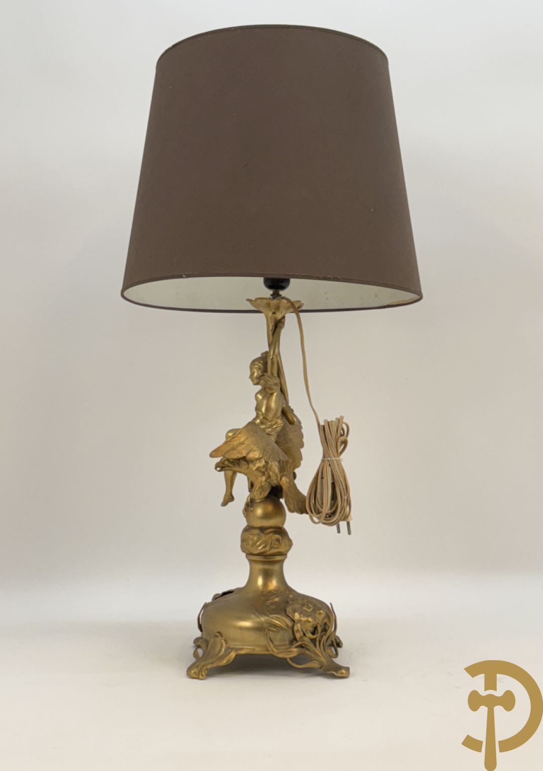 Metalen vergulde lampadaire met dame op arend