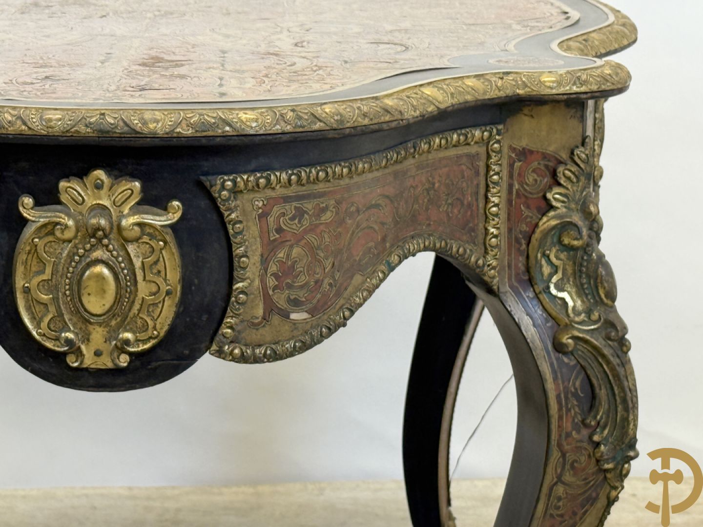 Boulle tafel met lade, Napoleon III, met mooi koperinleg en bronzen ornamenten, 19e