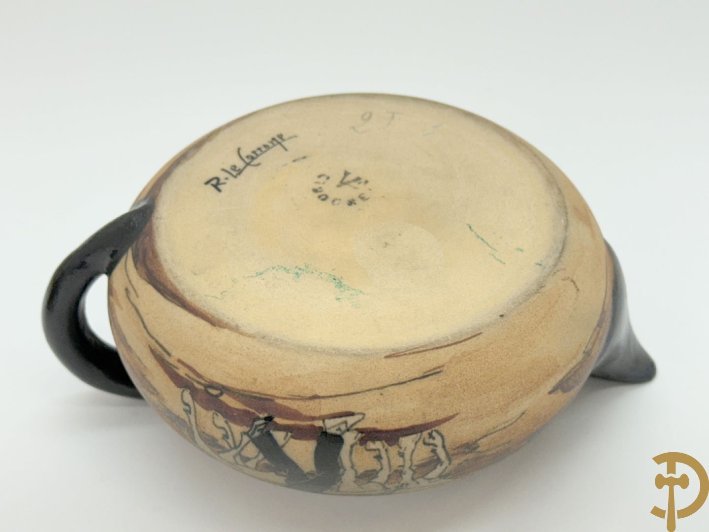 Tète à tète in meerkleurige faience Grès van Ciboure, getekend R. Le Corrone, bestaande uit theekan, melkkan, suikerpot, 2 tasjes en 2 schoteltjes